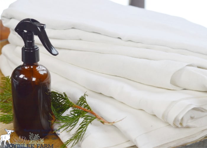 Enjoy this super easy recipe for DIY linen spray that will revive the freshness and crisp hand of vintage linen fabrics, permeating them with sweet lavender.