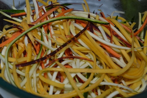 veggie noodles colour