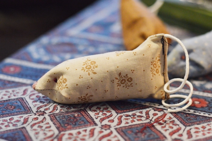 DIY Cat Toys, like this catnip toy mouse for kittens and indoor cats, are easy and quick to make at home with fabric scraps, quilting fabric precuts, and dried catnip from your garden. Cats love these cat toys, too.